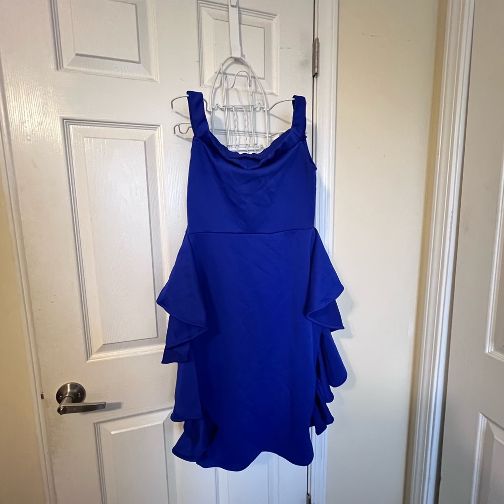 Short blue dress